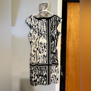 London style size 6. Form fitting above knees.